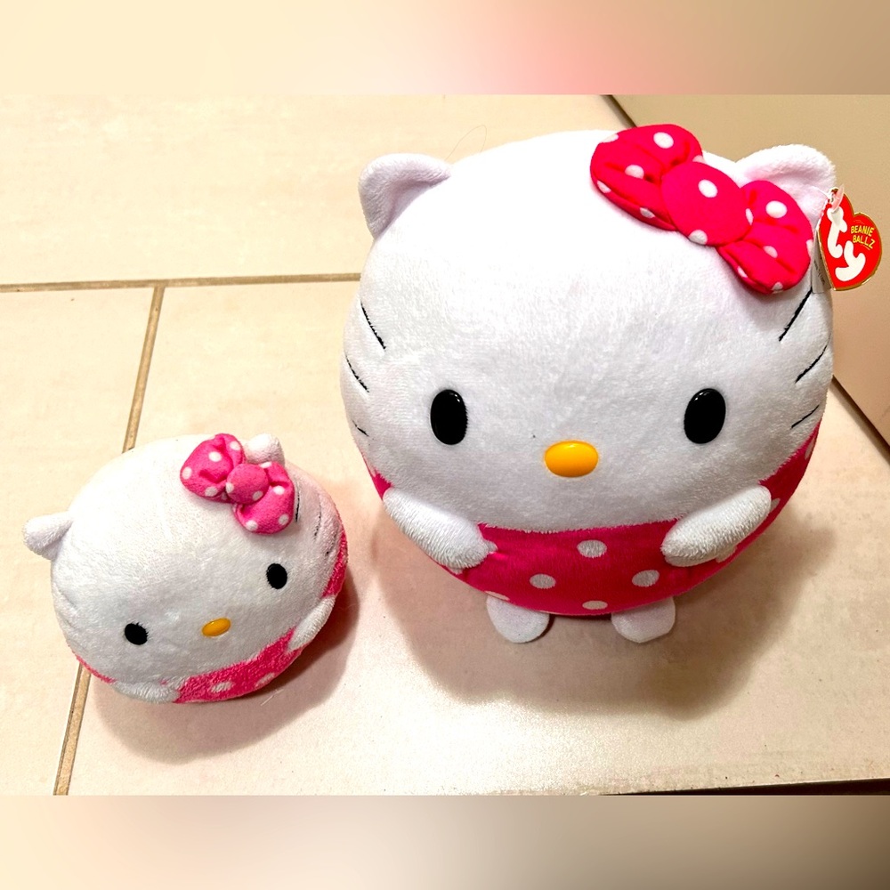 BNWT 🆕 TY HELLO KITTY beanie set (medium and small)